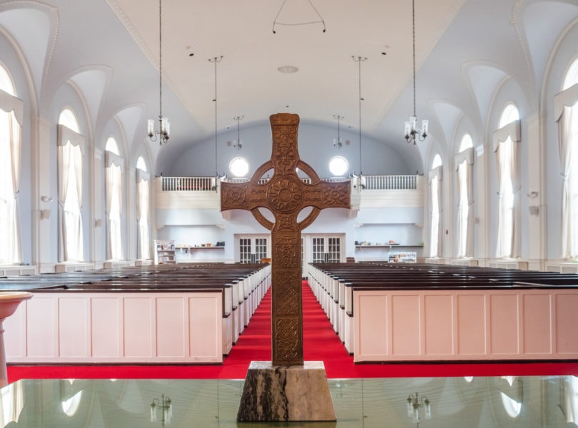 the cross on the communion table with the sanctuary behind